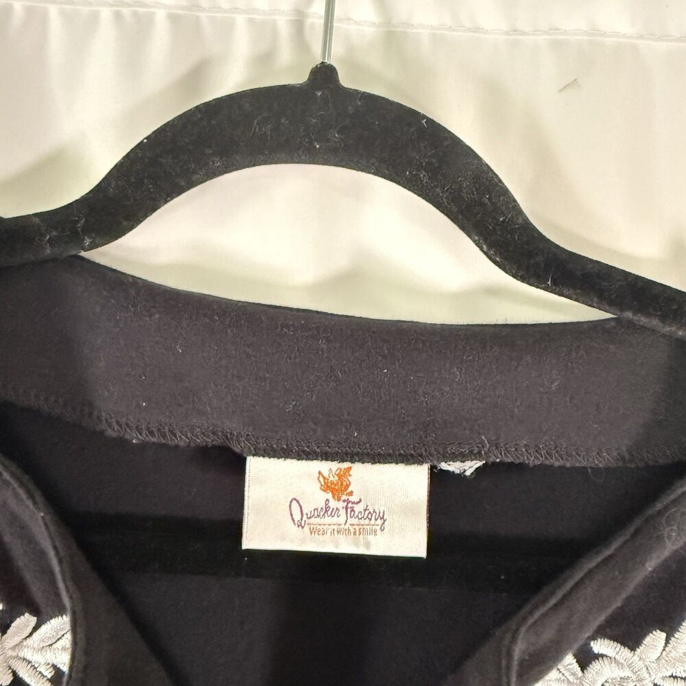 Quacker Factory Blouse Women's XS Black White Embroidered V-Neck 3/4 Sleeve - Picture 5 of 8